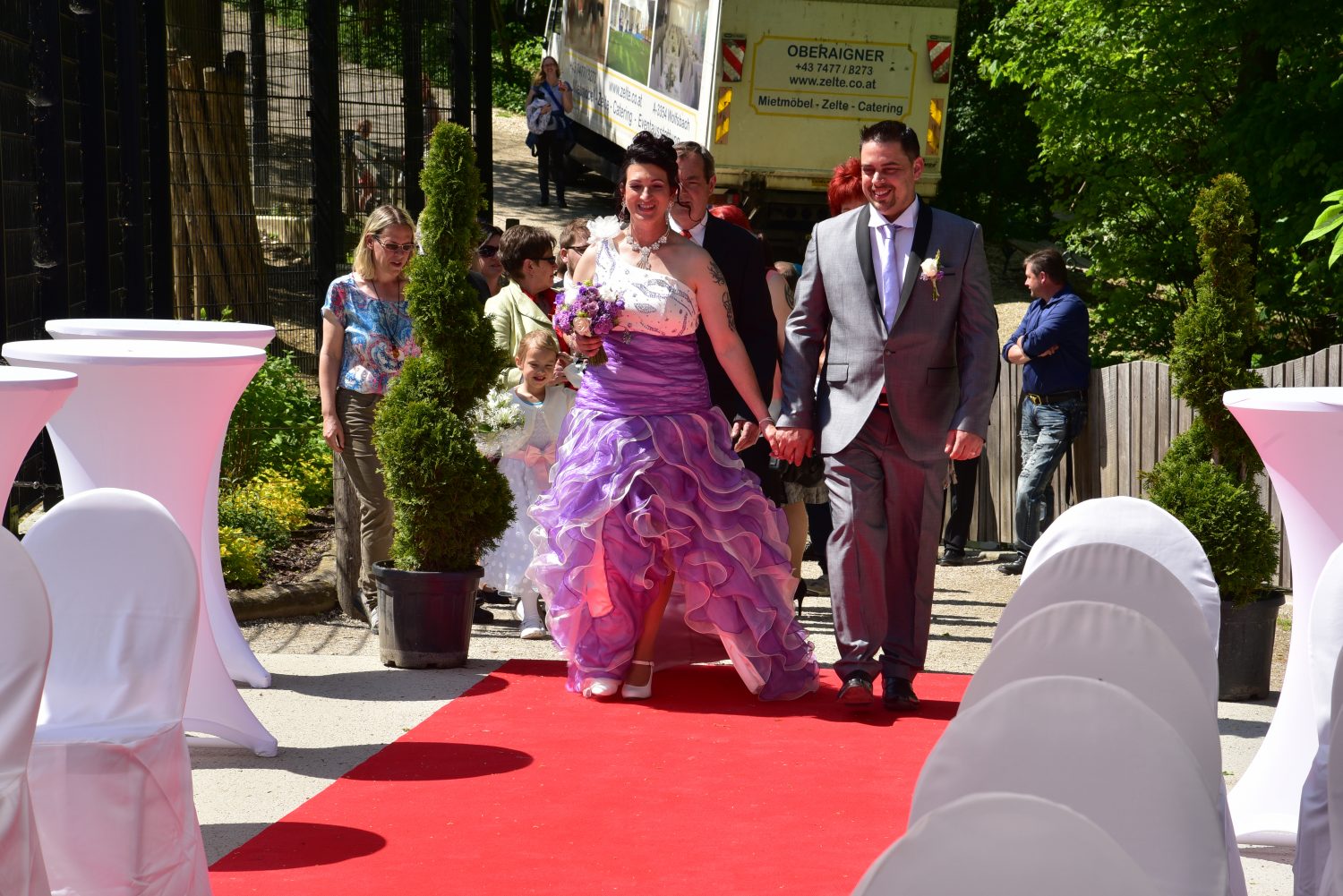 Einzug des Hochzeitspaares zur Trauung