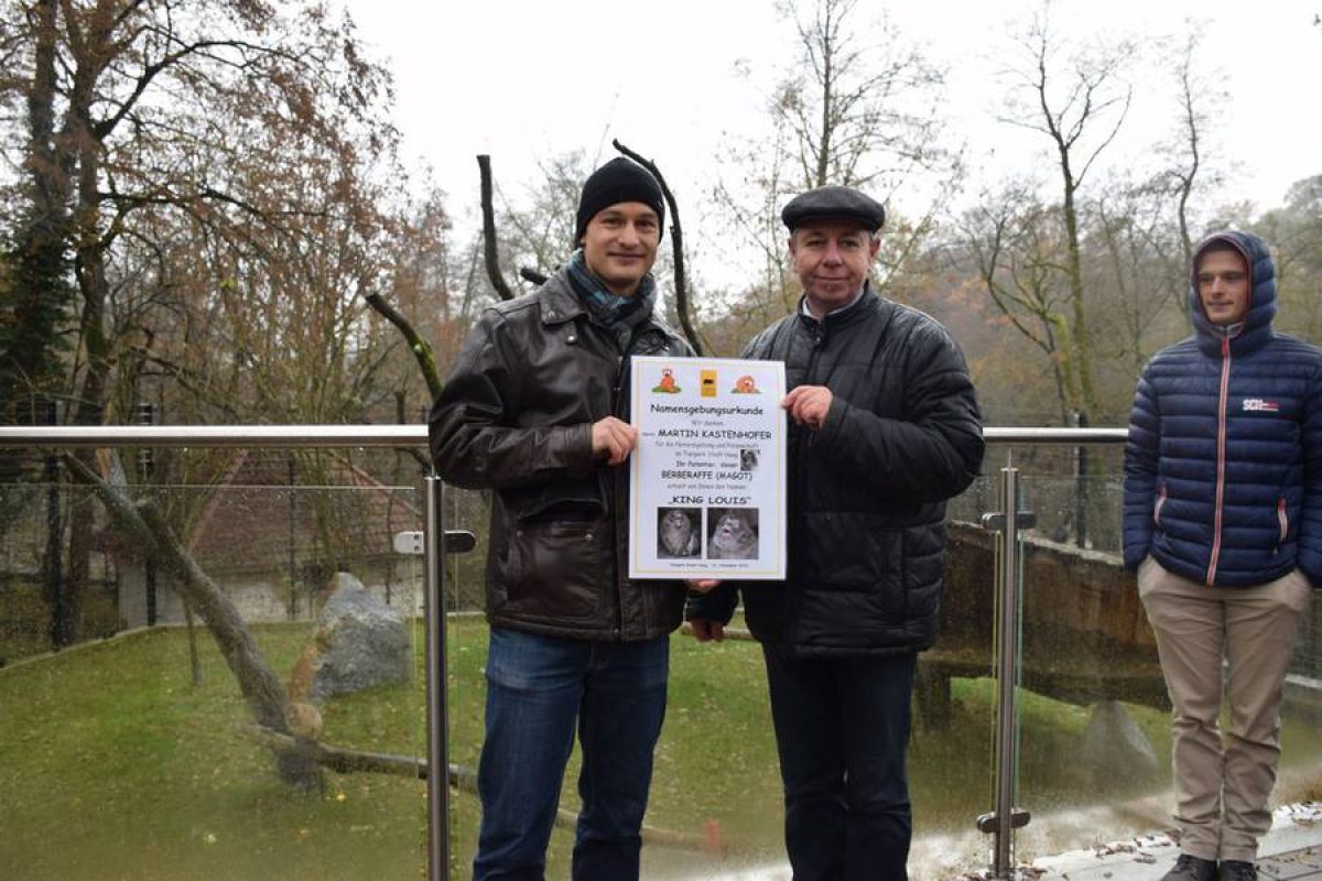 Urkundenübergabe Berberaffe König Louis